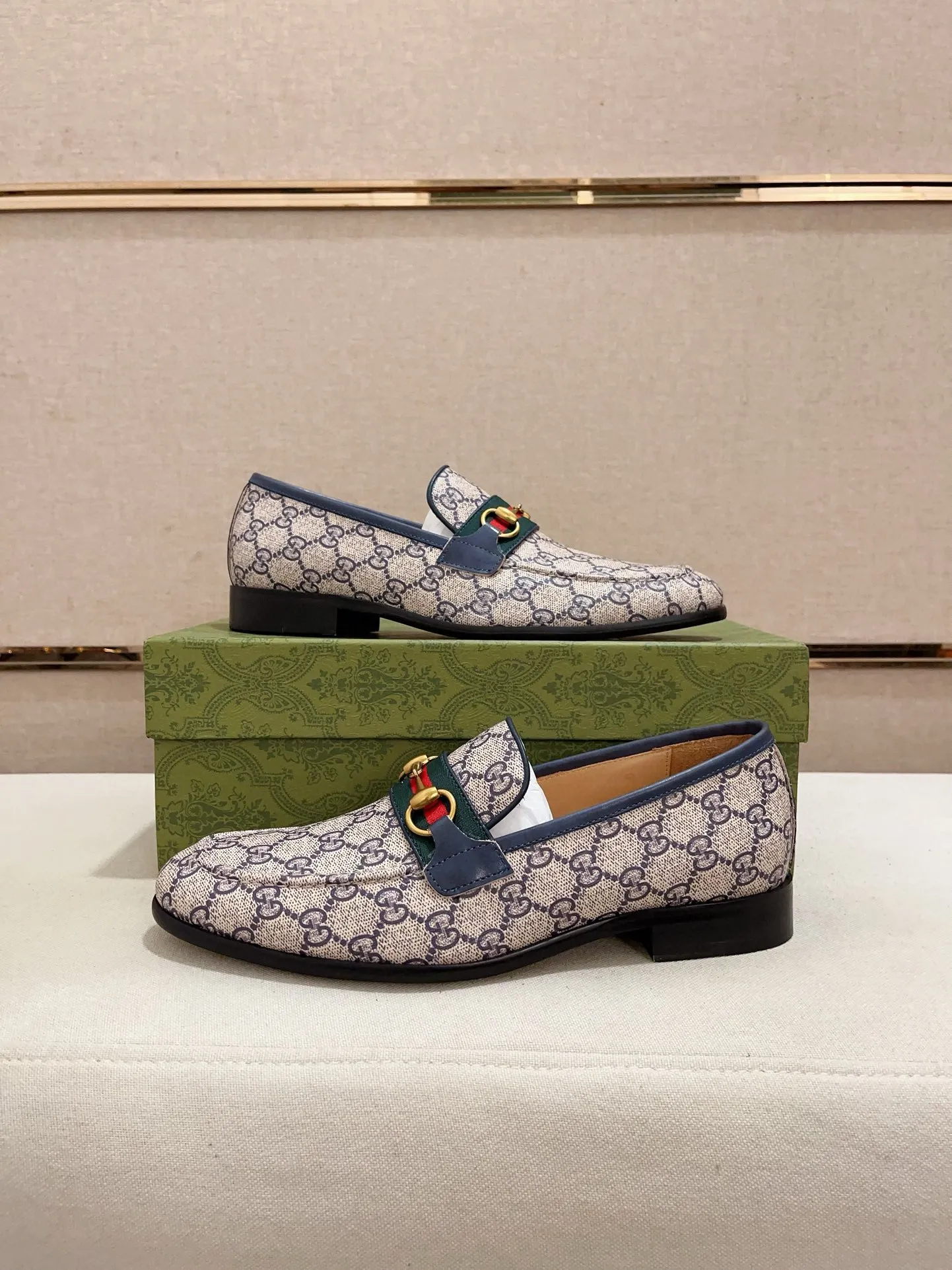 Men's shoes 💰: 520💰 (GUCCI) New product series ss hot new products 💢 💠 Casual suit shoes 👞, top imported materials Upper hardware buckles and shoe side logos, insoles and soles with brand logos 💠 💎 Upper: imported PVC material 100% 💎 Lining: cowhide/100% 💎Feet: cowhide/100% 💎Sole: rubber/100% 💎SIZE: 38 39 40 41 42 43 44 Can be customized 45